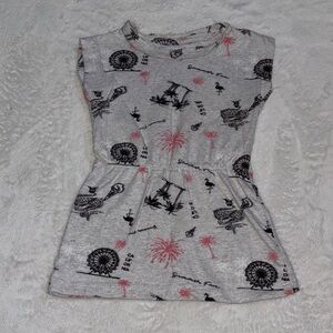 (3 for $10) mandarine&co Gray and Pink Graphic Dress